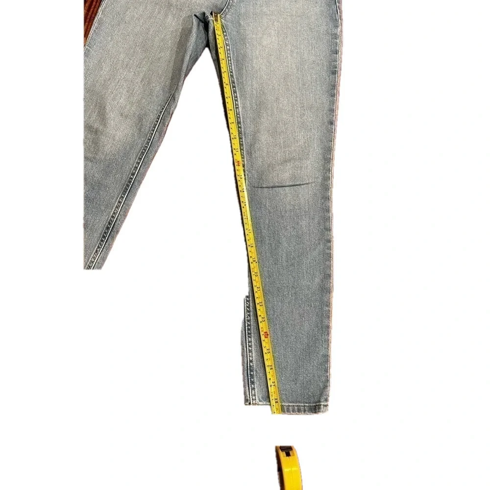 EVERLANE Mid- Rise Light Wash /Size 28
